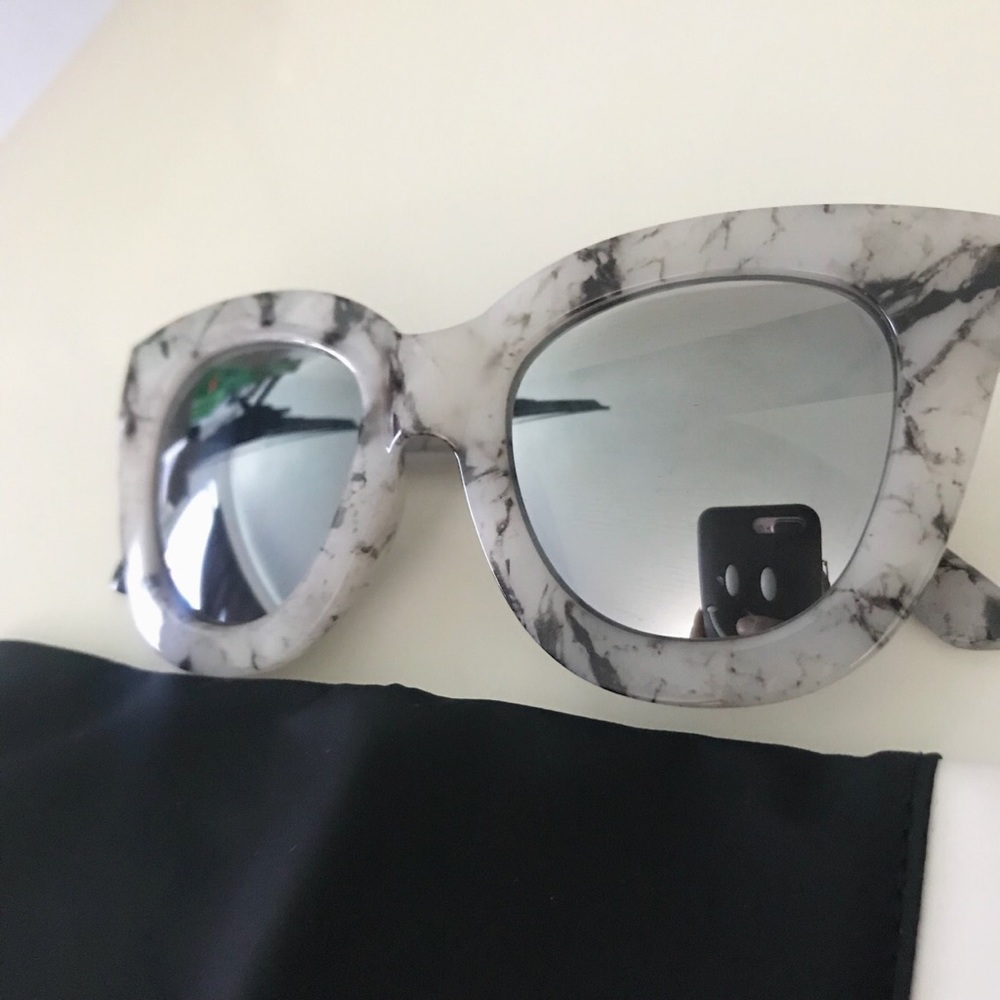 Quay Sugar and Spice Marble Sunglasses - Picture 5 of 8